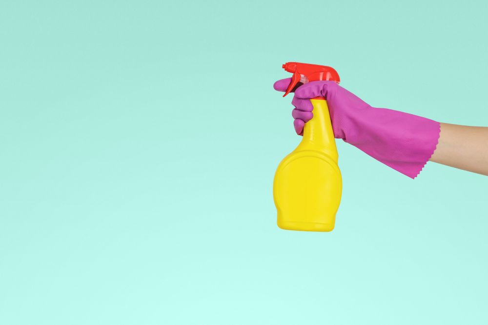 Lad et rengøringsfirma varetage rengøringstjansen i din bolig