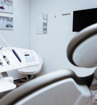 Bevar dit tandsæt flot og funktionelt med hjælp fra din tandlæge i Aarhus